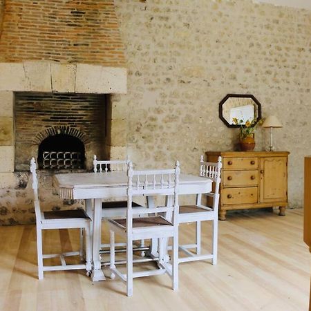 As Seen On A New Life In The Sun - Beautiful 3 Bedroom Cottage With Shared Pool Montboyer Ngoại thất bức ảnh