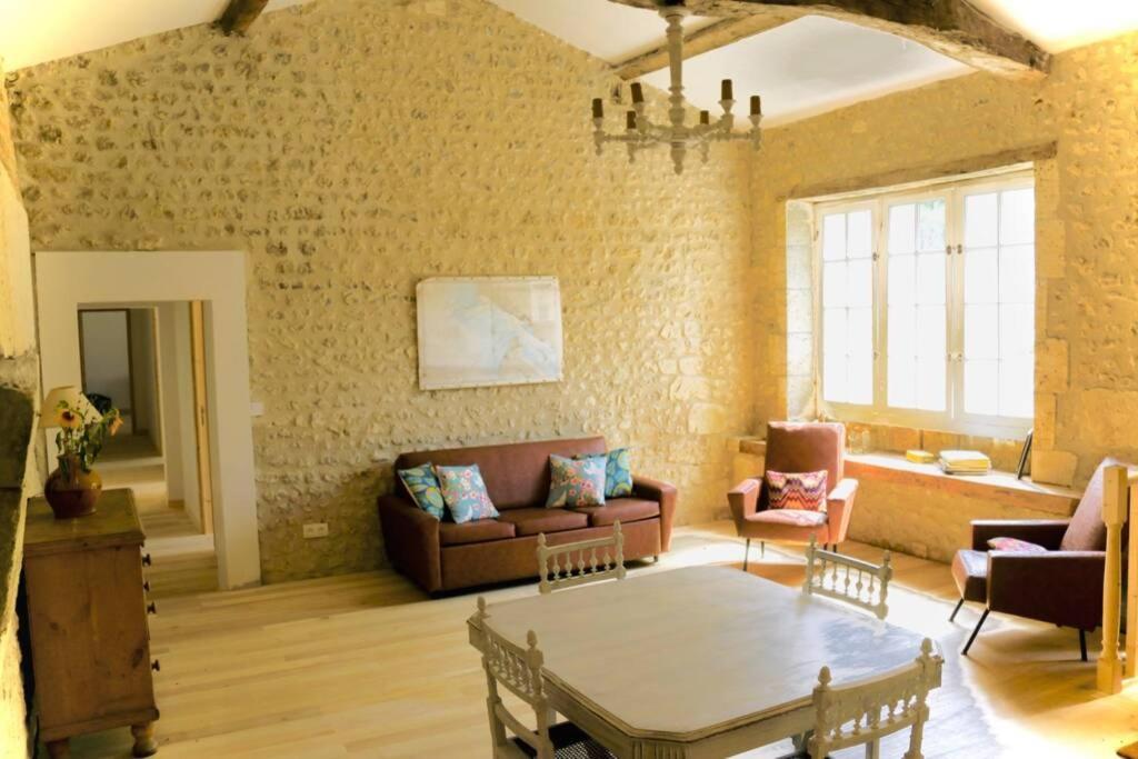 As Seen On A New Life In The Sun - Beautiful 3 Bedroom Cottage With Shared Pool Montboyer Ngoại thất bức ảnh