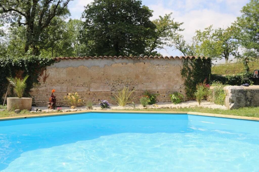 As Seen On A New Life In The Sun - Beautiful 3 Bedroom Cottage With Shared Pool Montboyer Ngoại thất bức ảnh