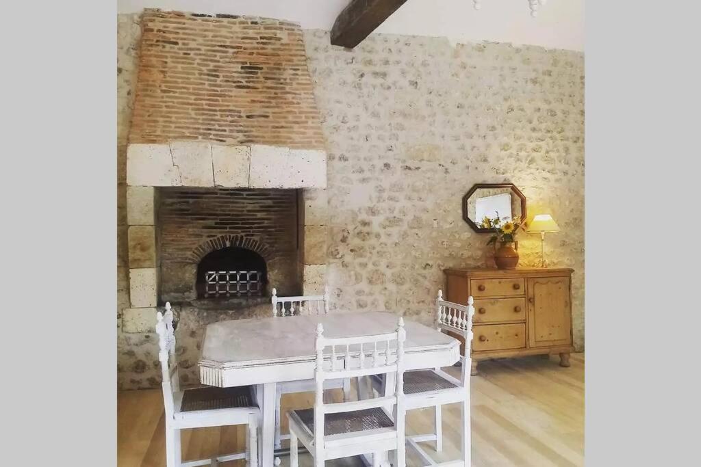 As Seen On A New Life In The Sun - Beautiful 3 Bedroom Cottage With Shared Pool Montboyer Ngoại thất bức ảnh