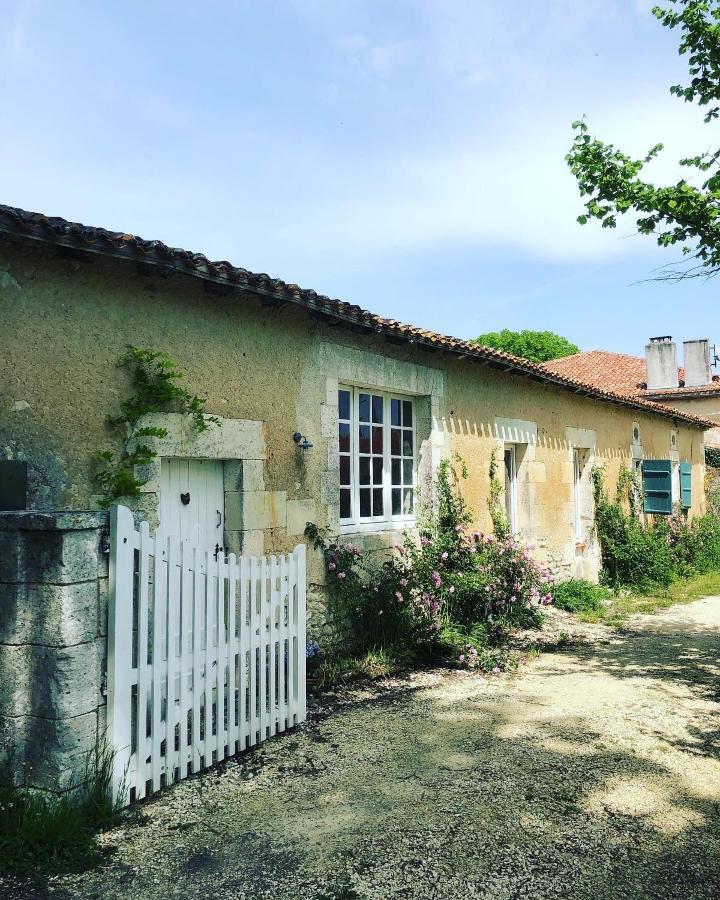 As Seen On A New Life In The Sun - Beautiful 3 Bedroom Cottage With Shared Pool Montboyer Ngoại thất bức ảnh