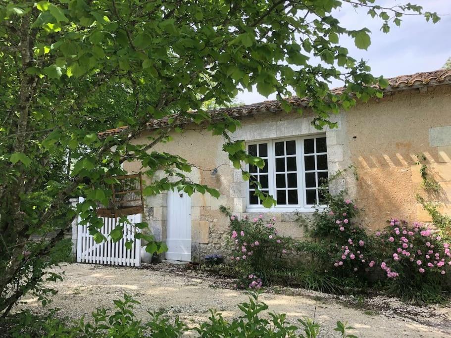 As Seen On A New Life In The Sun - Beautiful 3 Bedroom Cottage With Shared Pool Montboyer Ngoại thất bức ảnh