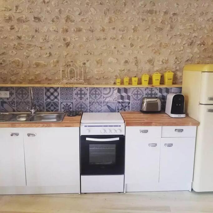 As Seen On A New Life In The Sun - Beautiful 3 Bedroom Cottage With Shared Pool Montboyer Ngoại thất bức ảnh